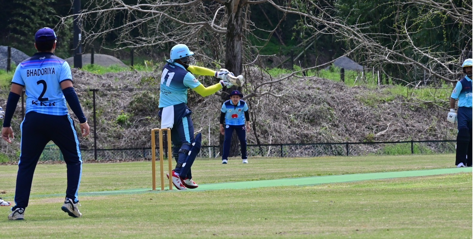 Sud hitting a KKR ball
